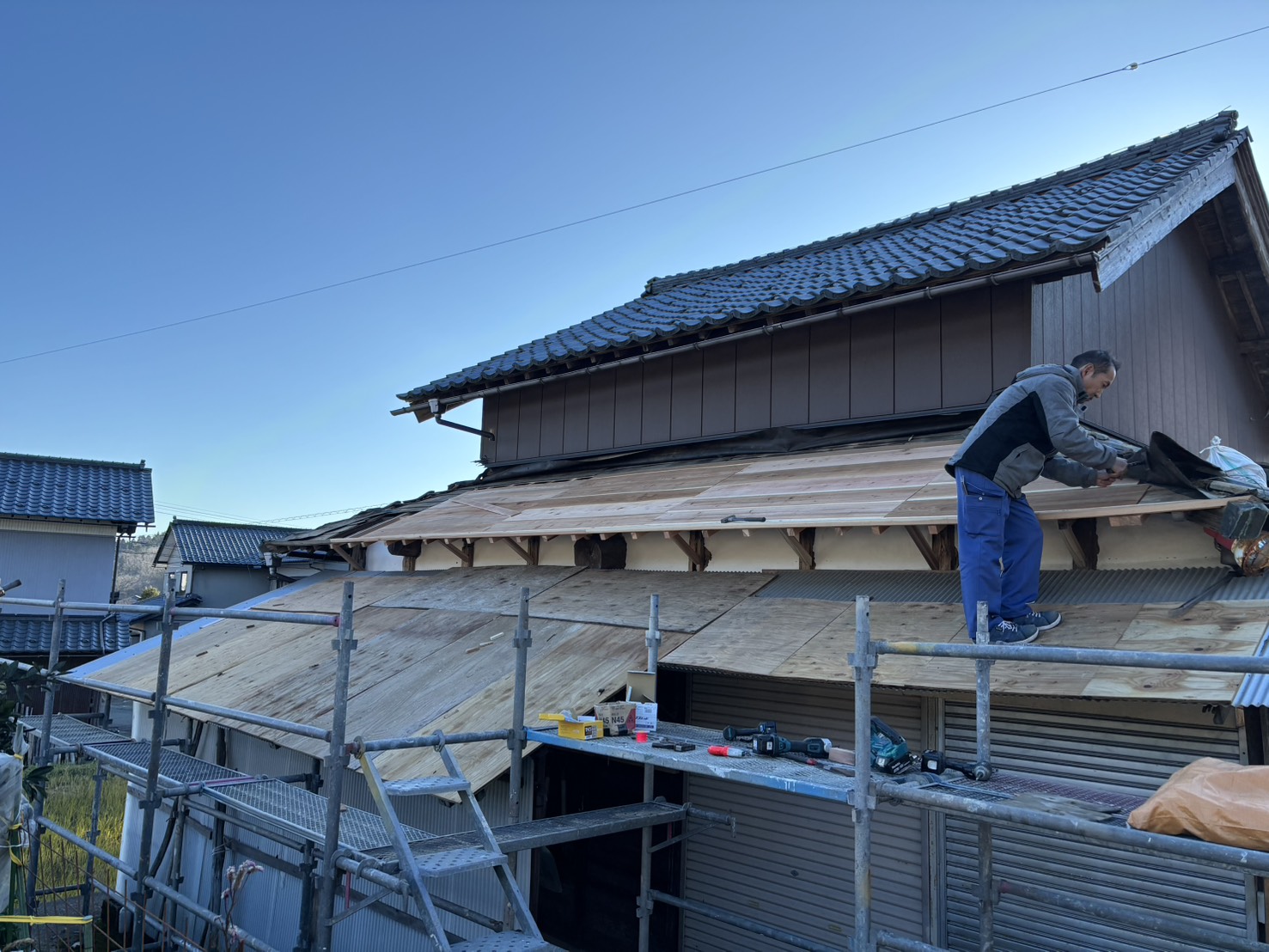 雪による屋根折れ修繕工事